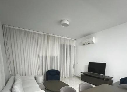 Apartment für 2 400 euro pro Monat in Mesa Geitonia, Zypern