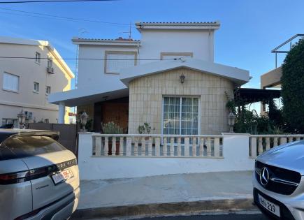 House for 4 500 euro per month in Mesa Geitonia, Cyprus
