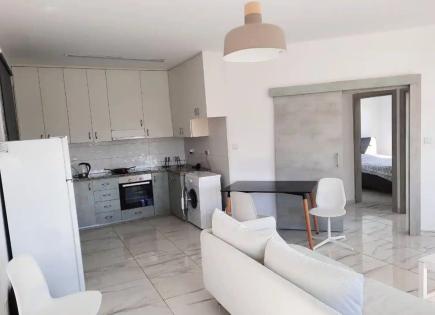 Apartment for 1 600 euro per month in Mesa Geitonia, Cyprus
