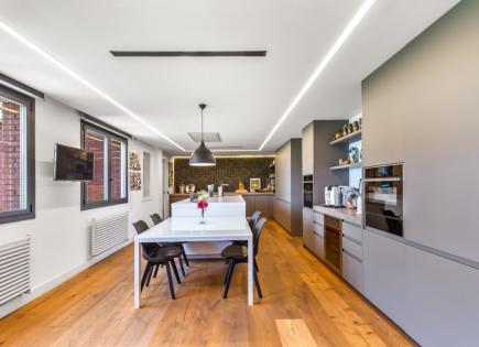 Flat for 2 400 000 euro in Barcelona, Spain