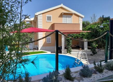 Villa for 545 000 euro on Ciovo, Croatia