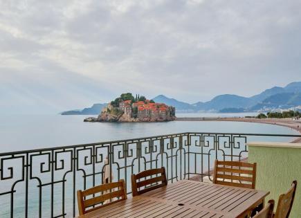 Flat for 550 000 euro in Sveti Stefan, Montenegro