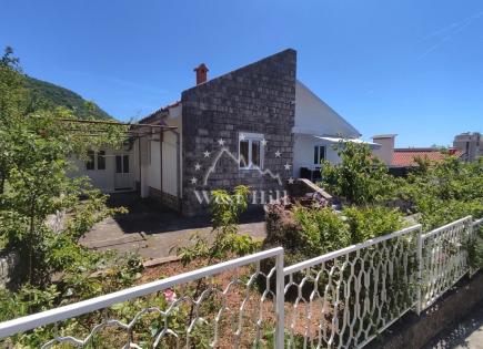 Casa para 450 000 euro en Petrovac, Montenegro