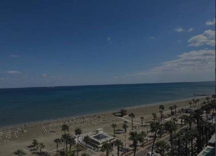 Apartment for 580 000 euro on Finikoudes Beach, Cyprus