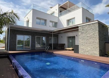 Villa for 1 500 000 euro in Paphos, Cyprus