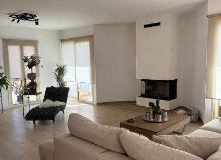 Apartamento para 4 000 euro por mes en Limasol, Chipre