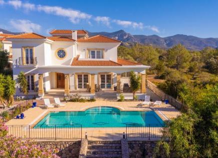 Villa for 617 900 euro in Esentepe, Cyprus