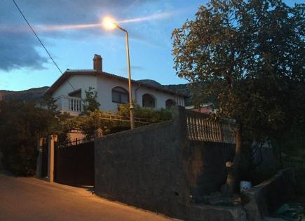 Haus für 450 000 euro in Becici, Montenegro