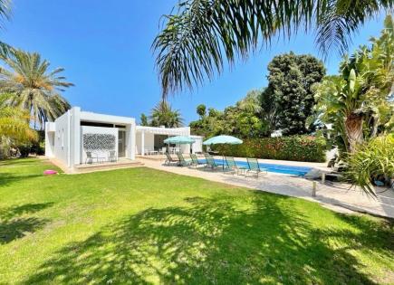 Bungalow for 430 000 euro in Larnaca, Cyprus