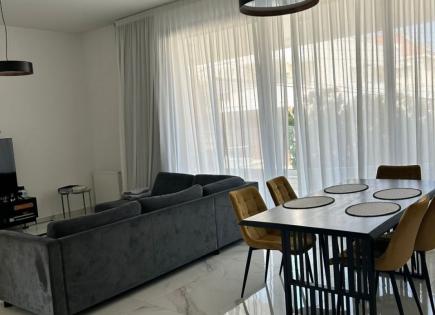 Apartment für 2 500 euro pro Monat in Mouttagiaka, Zypern