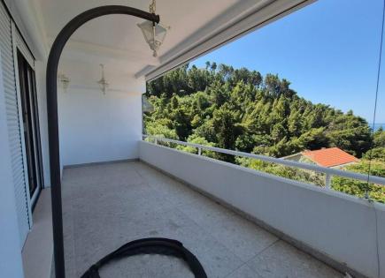 Piso para 165 000 euro en Sveti Stefan, Montenegro