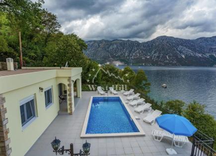 House for 1 200 000 euro in Kostanjica, Montenegro