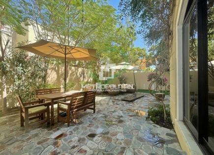 Townhouse for 1 221 606 euro in Dubai, UAE