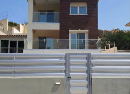 Maison pour 4 500 Euro par mois à Mouttagiaka, Chypre