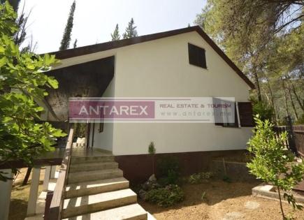 Villa para 230 000 euro en Igalo, Montenegro