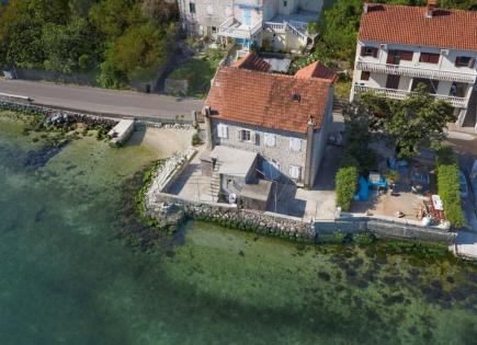 Haus für 875 000 euro in Prkanj, Montenegro