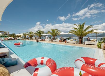 Apartment für 1 330 000 euro in Tivat, Montenegro
