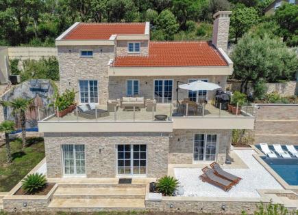 House for 1 300 000 euro in Herceg-Novi, Montenegro