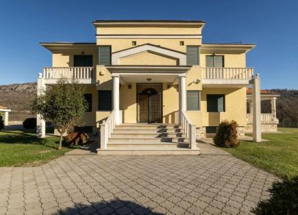 Villa for 950 000 euro in Podgorica, Montenegro
