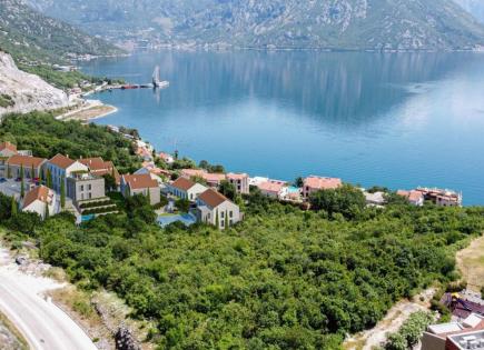 Land for 2 800 000 euro in Morinj, Montenegro