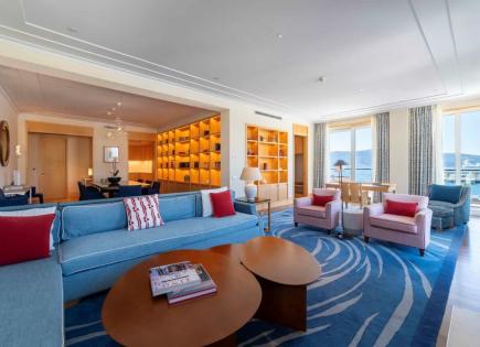 Apartment für 2 250 000 euro in Tivat, Montenegro