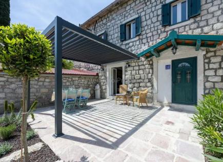 House for 410 000 euro in Kamenari, Montenegro