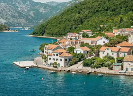 Villa for 1 000 000 euro in Lepetane, Montenegro