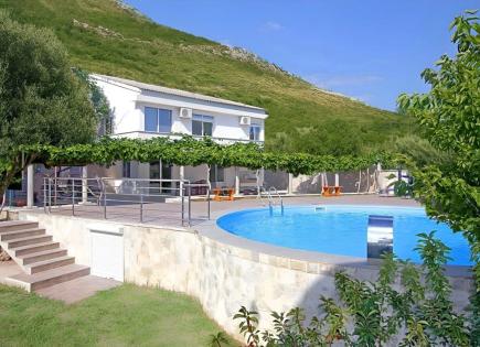 Villa for 650 000 euro in Budva, Montenegro