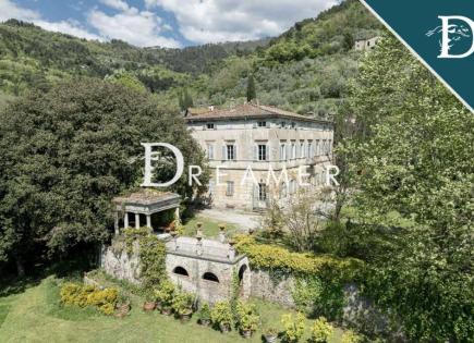 Villa for 2 700 000 euro in Lucca, Italy