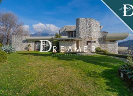 Villa para 2 600 000 euro en Camaiore, Italia