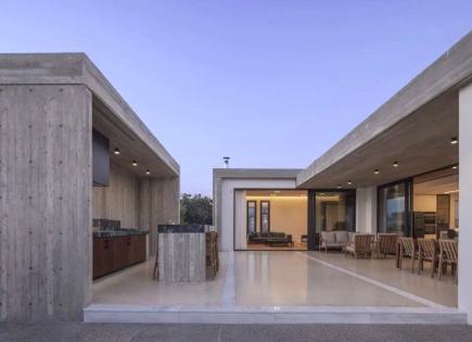 Casa adosada para 1 450 000 euro en Pafos, Chipre