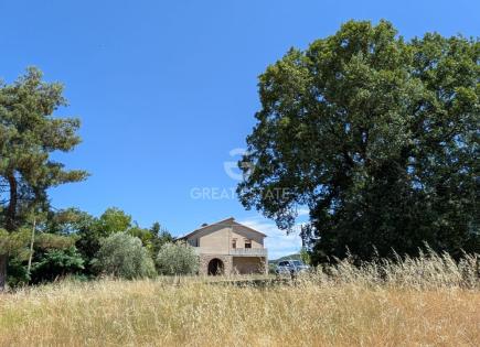 House for 430 000 euro in Montegabbione, Italy