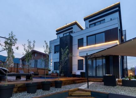 Propiedad comercial para 1 300 000 euro en Lastva, Montenegro