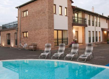 Hôtel pour 2 150 000 Euro à Gyenesdiás, Hongrie