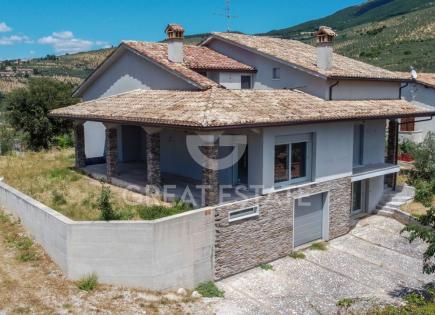 Villa para 535 000 euro en Trevi, Italia