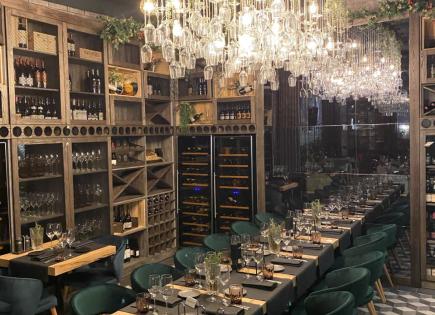 Cafe, restaurant for 690 000 euro in San Remo, Italy