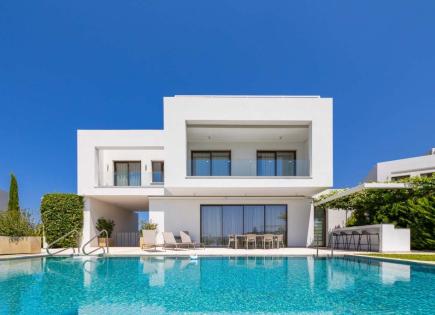 Flat for 1 800 000 euro in Paphos, Cyprus