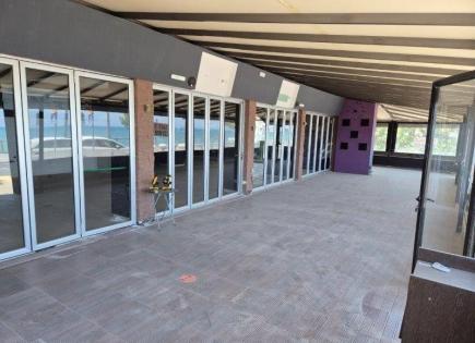 Shop for 1 040 000 euro on Finikoudes Beach, Cyprus