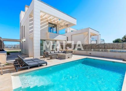 House for 780 000 euro in Orihuela Costa, Spain