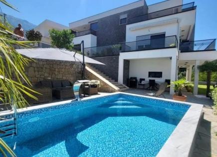 Casa per 430 000 euro a Dobra Voda, Montenegro