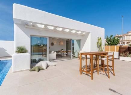 Villa for 479 900 euro in Los Alcazares, Spain