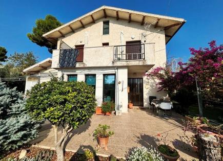 Maison pour 189 000 Euro à Citta Sant'Angelo, Italie