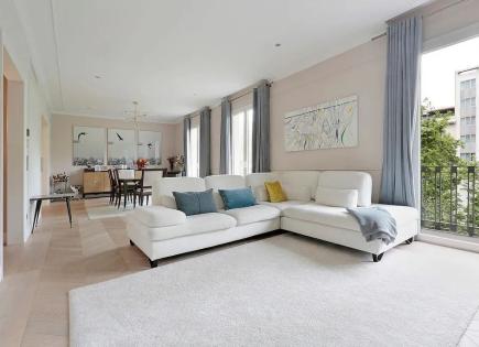 Apartamento para 2 100 000 euro en Barcelona, España