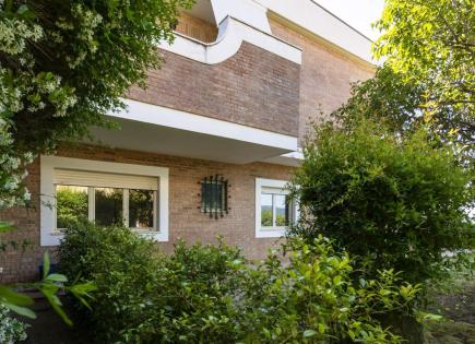 House for 180 000 euro in Staletti, Italy