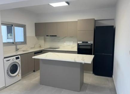 Apartment für 1 300 euro pro Monat in Larnaka, Zypern