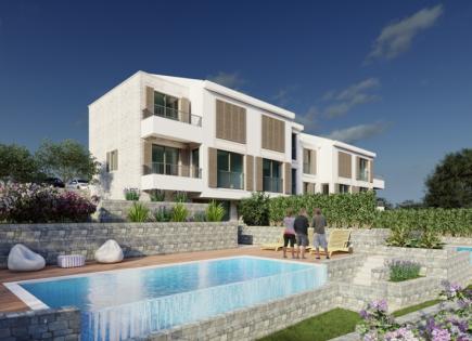 Townhouse for 770 000 euro in Rezevici, Montenegro