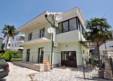 Villa per 950 000 euro a Tivat, Montenegro