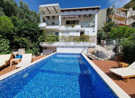 Villa for 2 100 euro per month in Sveti Stefan, Montenegro