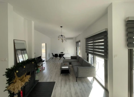 Appartement pour 2 500 Euro par mois à Mesa Geitonia, Chypre