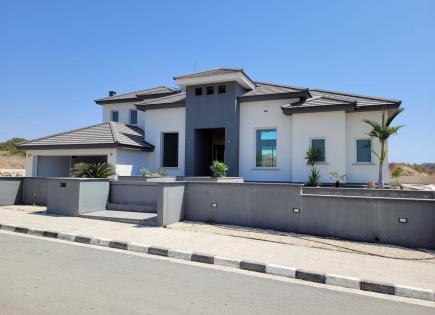 House for 1 500 000 euro in Moni, Cyprus